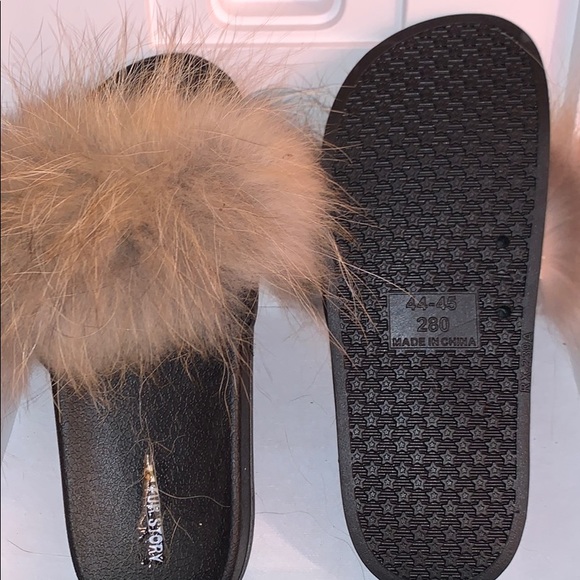 Tan fluffy slippers - Picture 2 of 2